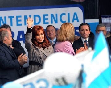 Cristina pidió al agro que se una con la industria y citó a su hijo Máximo