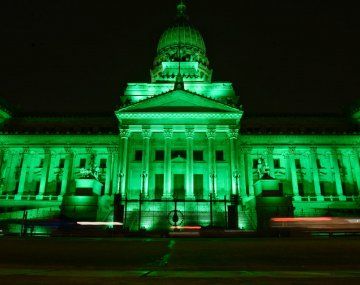 Día del Medio Ambiente: iluminaron de verde a edificios emblemáticos