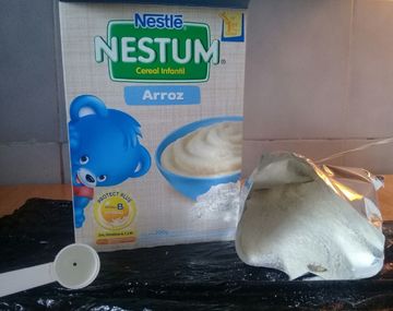 Compró un alimento para bebé y encontró un insecto vivo dentro de la caja