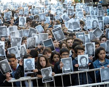Decretaron duelo nacional por el 25 aniversario del atentado a la AMIA