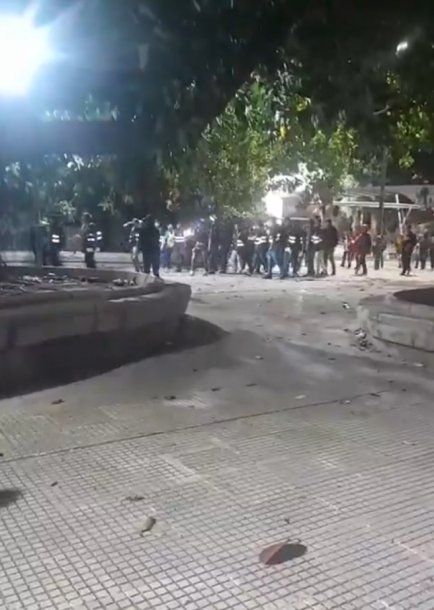 Sorpresivo operativo policial contra manteros en Chacarita