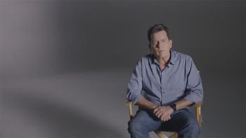 tras confirmar que tiene vih, charlie sheen apoyo a una marca de preservativos tras confirmar que tiene vih, charlie sheen apoyo a una marca de preservativos