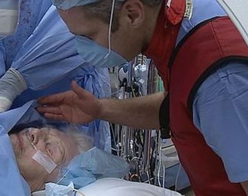 Operan del corazón a mujer de 104 años
