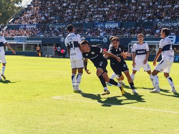 Independiente Rivadavia le ganó en la última a Gimnasia y llegó a lo más alto de la Zona B
