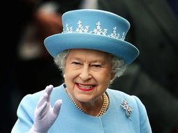 la reina isabel ii cumple 90 anos sin perder popularidad la reina isabel ii cumple 90 anos sin perder popularidad