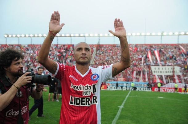 Cuelga los botines: Lobo Ledesma anunció su retiro del fútbol