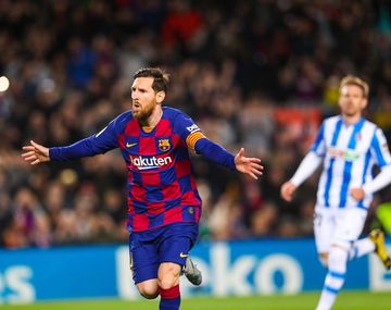 Lionel Messi celebra el gol de la victoria tras un penal sancionado por el VAR