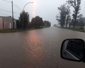 Varias calles se inundaron por las incesantes lluvias