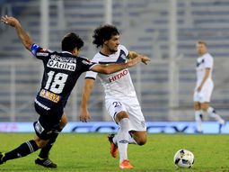 velez perdio con quilmes y dejo pasar la oportunidad de acercarse a la punta velez perdio con quilmes y dejo pasar la oportunidad de acercarse a la punta