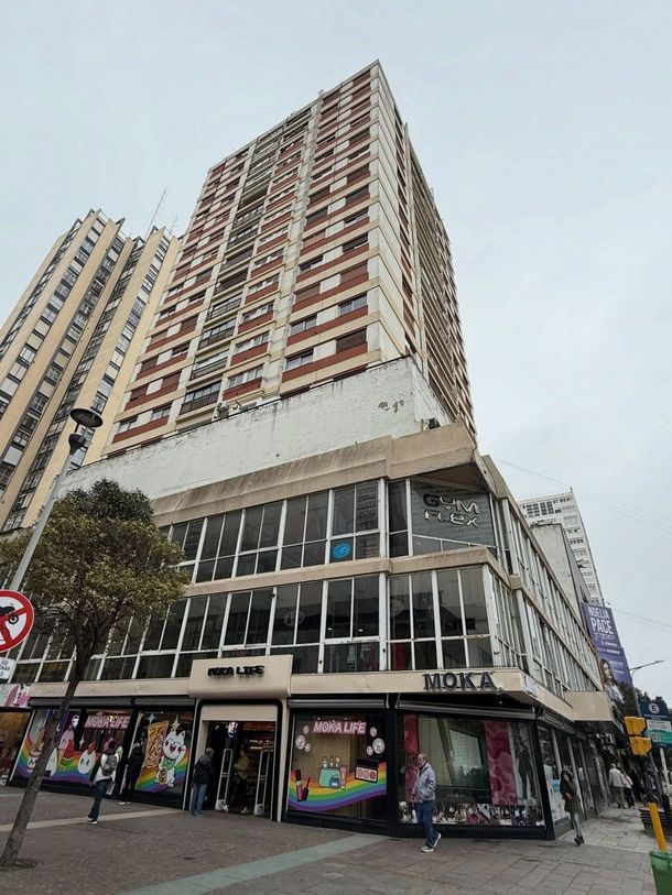 La Justicia subasta una pileta de natación histórica  de Mar del Plata ubicada dentro de la Galería Lafayette