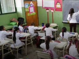 El Gobierno planea para agosto la vuelta a las clases en algunas provincias