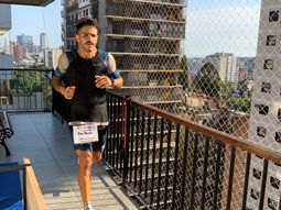 Corrió una maratón en su departamento y recorrió Argentina sin salir de su casa para concientizar sobre el coronavirus