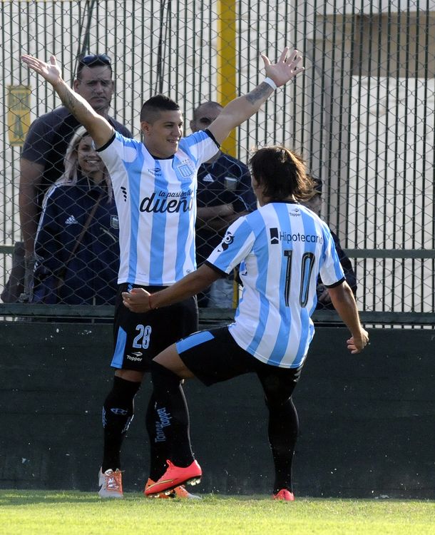 La suerte de Racing: dos jugadores se rompieron los ligamentos el mismo día