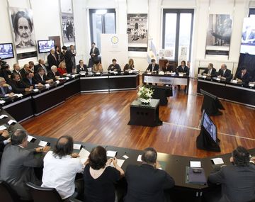 El Gobierno retoma el diálogo con empresarios y sindicalistas