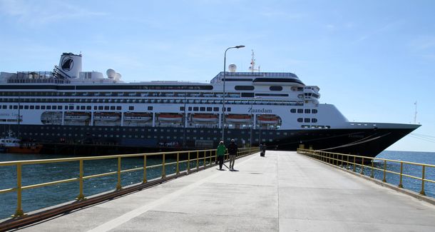 Coronavirus: dos argentinos encerrados en un crucero con 4 muertos