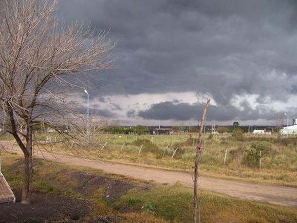Dos hombres murieron en Uruguay alcanzados por rayos