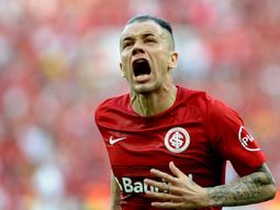 El grito del 10, ídolo en Porto Alegre