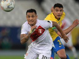 Conmebol publicó los audios del VAR por la mano de Thiago Silva en el partido ante Perú