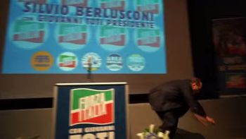 un mal paso le costo un papelon a berlusconi un mal paso le costo un papelon a berlusconi