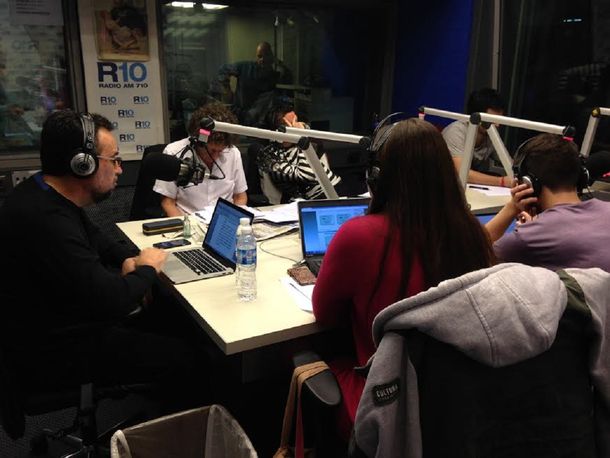 Así arrancó Roberto Navarro en Radio 10 con El destape: Te toman por boludo
