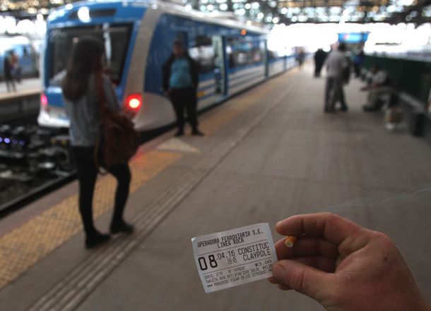 El tarifazo en el transporte afecta a miles de usuarios