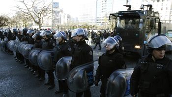 sigue el debate en comision para limitar protestas callejeras sigue el debate en comision para limitar protestas callejeras