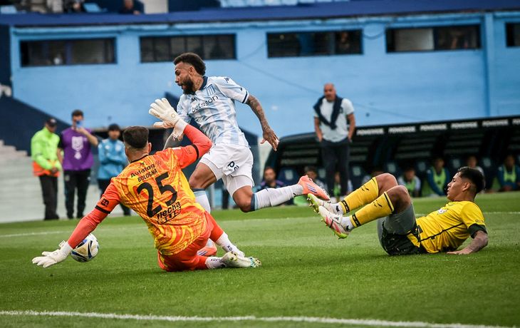 Racing venció a Defensa y Justicia y se afianzó de cara a la próxima fase del Torneo Clausura