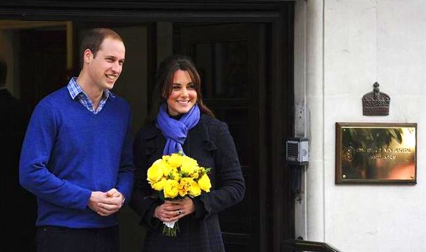 Los duques al retirarse del hospital