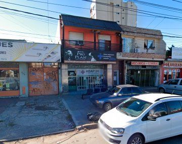 Una pareja dejó inconsciente a un veterinario luego de que su caniche muriera tras un baño en el local