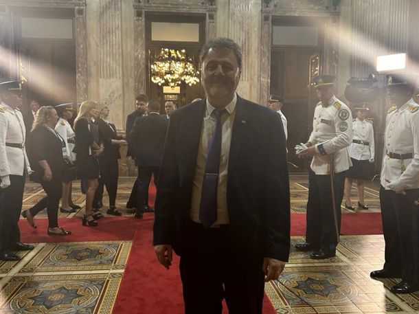 Por el escándalo de los sueldos, Javier Milei echó al secretario de Trabajo