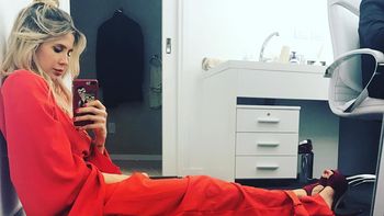 Guillermina Valdes espera en pijama Tinelli en el camarín de Showmatch Guillermina Valdes espera en pijama Tinelli en el camarín de Showmatch