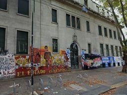 grave amenaza obliga a cerrar las puertas de la facultad de artes de la unlp: voy a fusilarlos a todos grave amenaza obliga a cerrar las puertas de la facultad de artes de la unlp: voy a fusilarlos a todos