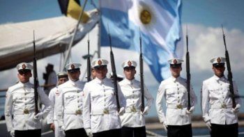 la armada abre una experiencia unica: sorteo para escoltar a la fragata libertad en su partida