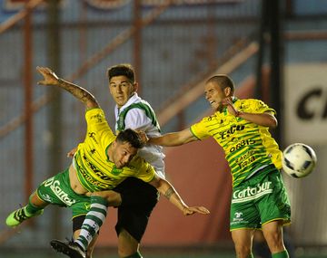 Defensa y Justicia enfrenta a Banfield en la cancha de Arsenal