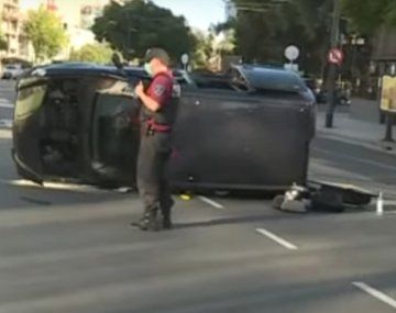 Volcó una camioneta con 7 jóvenes en Avenida del Libertador
