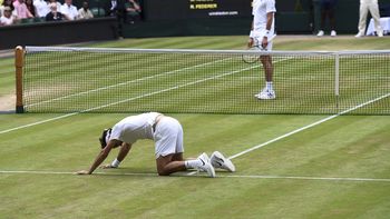 el rey, de rodillas: raonic elimino a federer en la semi de wimbledon el rey, de rodillas: raonic elimino a federer en la semi de wimbledon