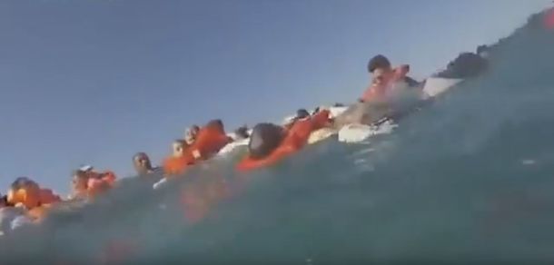 VIDEO: Una turista grabó el hundimiento del barco en el que viajaba 