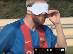 ahora sin mirar: messi pateo penales con los ojos vendados ahora sin mirar: messi pateo penales con los ojos vendados