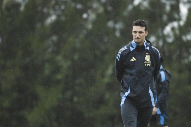 Lionel Scaloni define el equipo para recibir a Bolivia. 