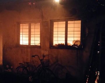 Hacía un asado y se le incendió la casa
