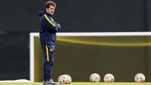 Ola de lesionados: un jugador de Boca abandonó el entrenamiento