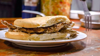 Este bodegón se ubica en Caballito y prepara platos abundantes y caseros. Este bodegón se ubica en Caballito y prepara platos abundantes y caseros.