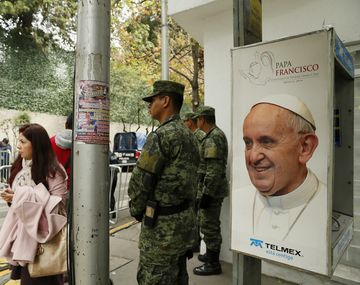 El Papa llega a México rodeado de un fuerte operativo de seguridad