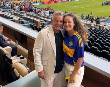 La hija de una exestrella italiana alentó a Boca como una hincha más