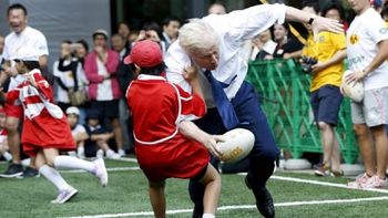 ¿violencia infantil? el alcalde de londres golpeo a un nino jugando al rugby ¿violencia infantil? el alcalde de londres golpeo a un nino jugando al rugby