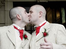 isabel ii aprueba el matrimonio igualitario en gran bretana isabel ii aprueba el matrimonio igualitario en gran bretana