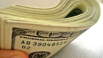 el dolar negro avanzo a $13,59 y el central compro us$20 millones el dolar negro avanzo a $13,59 y el central compro us$20 millones