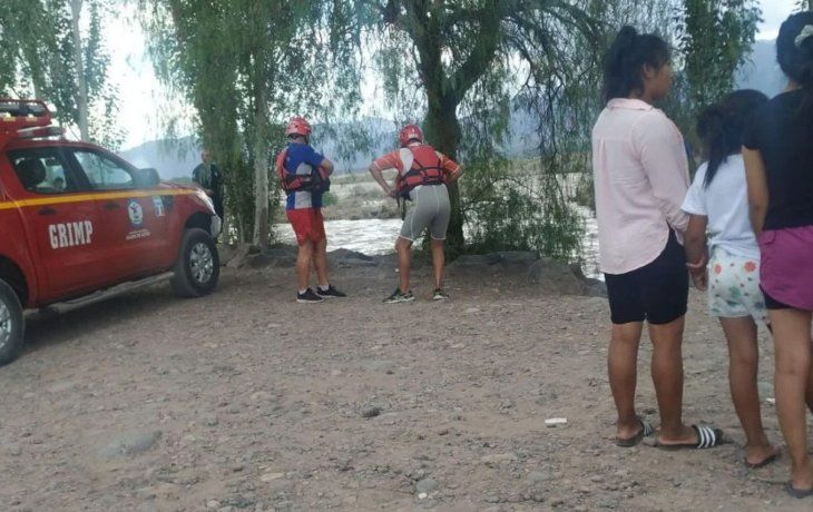Un adolescente se ahogó en el Río Mendoza y buscan su cuerpo