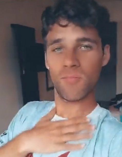 Agustín de Gran Hermano bailó solo frente a cámara y lo comparan con Mariano Martínez