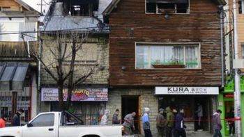bariloche: arrojaron a un bebe de un edificio para salvarlo de un incendio bariloche: arrojaron a un bebe de un edificio para salvarlo de un incendio
